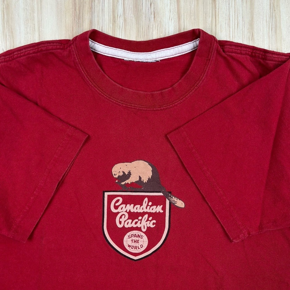 Canadian Pacific Red Canoe T Shirt Canada Short Sleeve Men Small‎